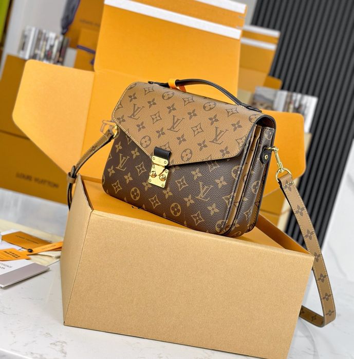 Geanta Louis Vuitton Metis, tip Premium