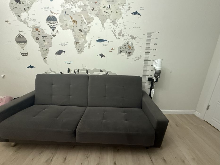 Диван серый в хорошем состояний