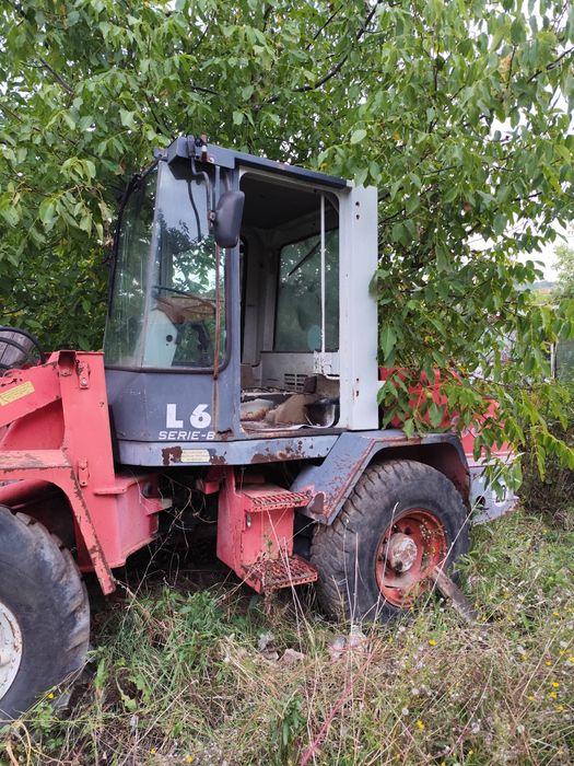 Vând încărcător frontal O&K L6