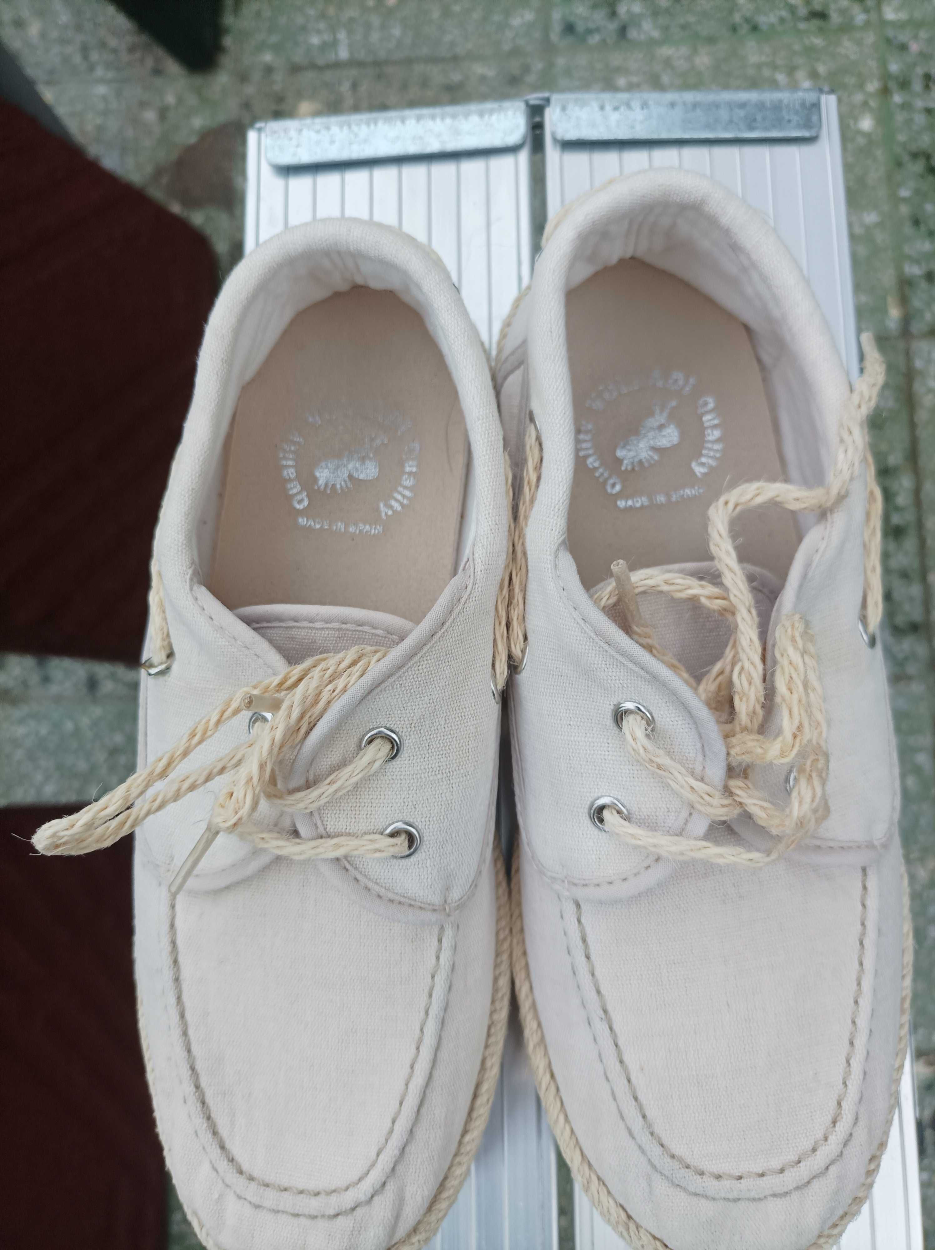 Номер 34. Маратонки Asics. Много запазени. 15 лв.