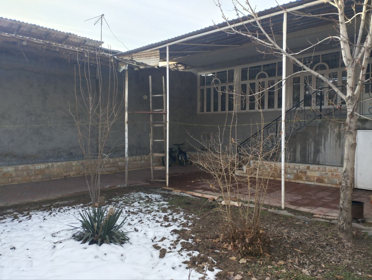 Uchastka sotiladi