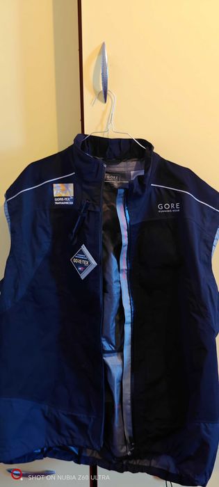 Vând vesta goretex noua L