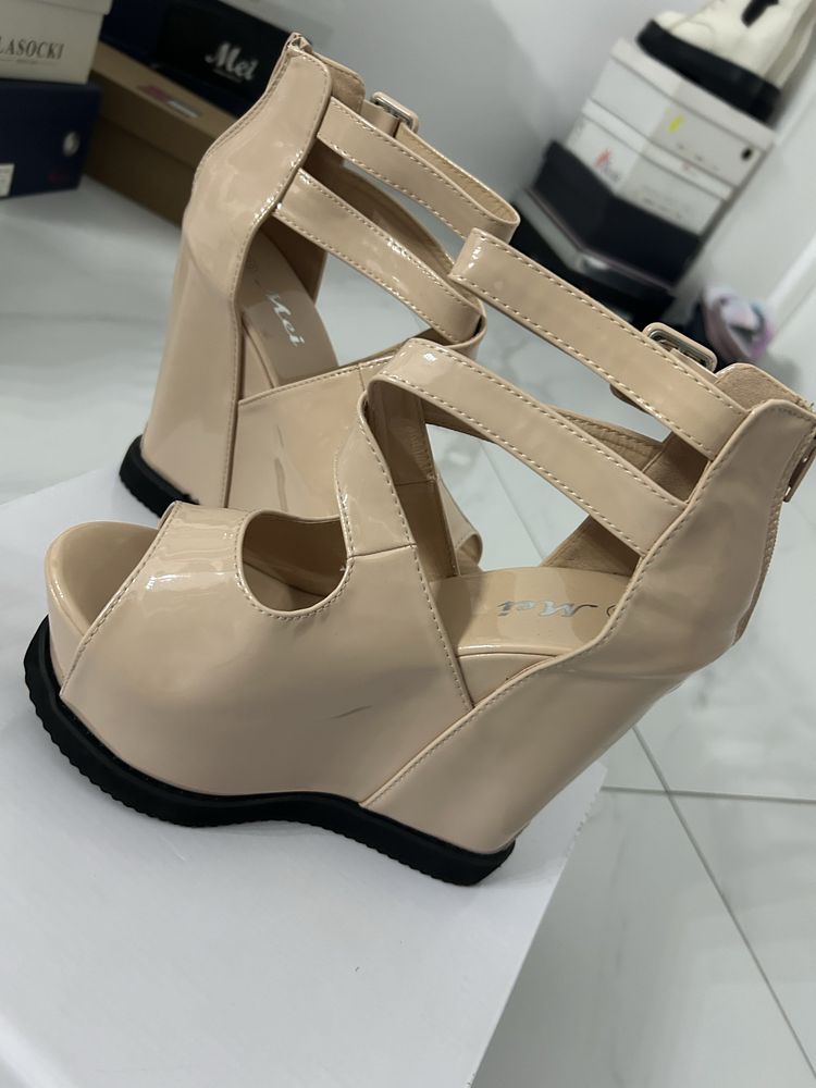 Sandale cu platforma nr 38