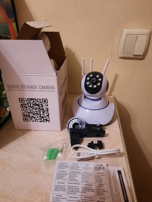 Камера видеонаблюдения настольная с возможностью крепления на стену