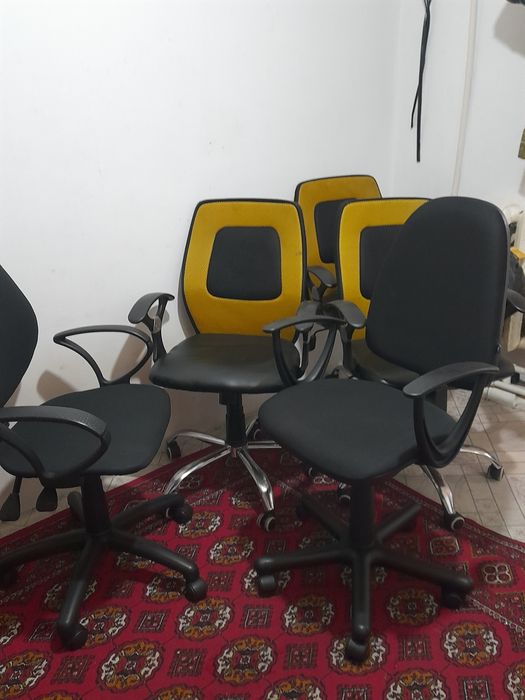 Продаются офисное кресло в рабочем состоянии.