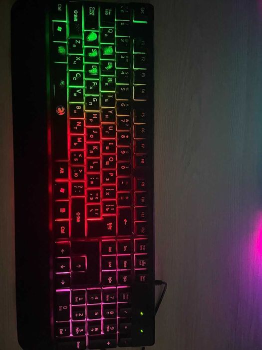 Продается игровая клавиатура REDRAGON с подсветкой