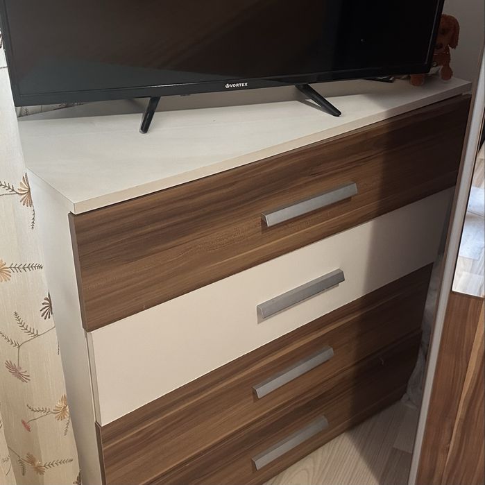 Vand mobila de dormitor