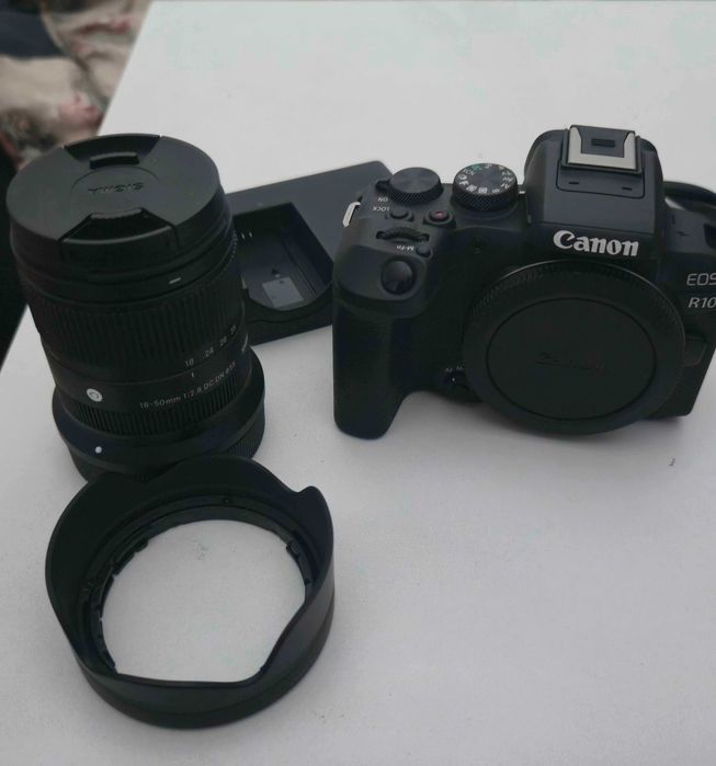 Canon Eos R10 + Obiectiv Sigma 18-50mm F2.8 DC DN Contemporary