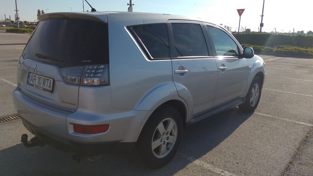 Vând Mitsubishi Outlander 4x4
