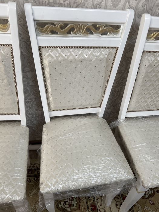 Продам стулья новые