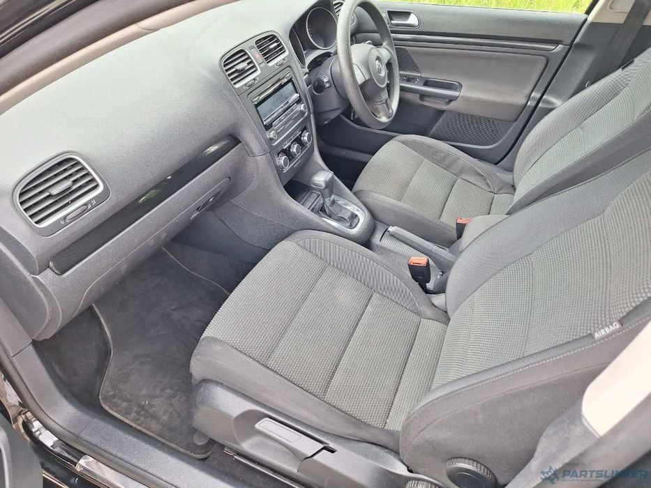 Dezmembrez Volkswagen Golf (AJ5) Variant 1.6 TDI CAYC 2010