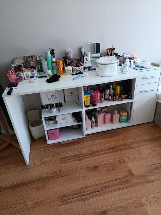 Бяло бюро право,може десен ъгъл ,ученическо или офис