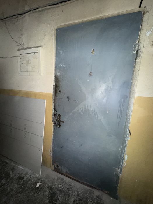 СРОЧНО ПРОДАЕТСЯ входная железная  дверь