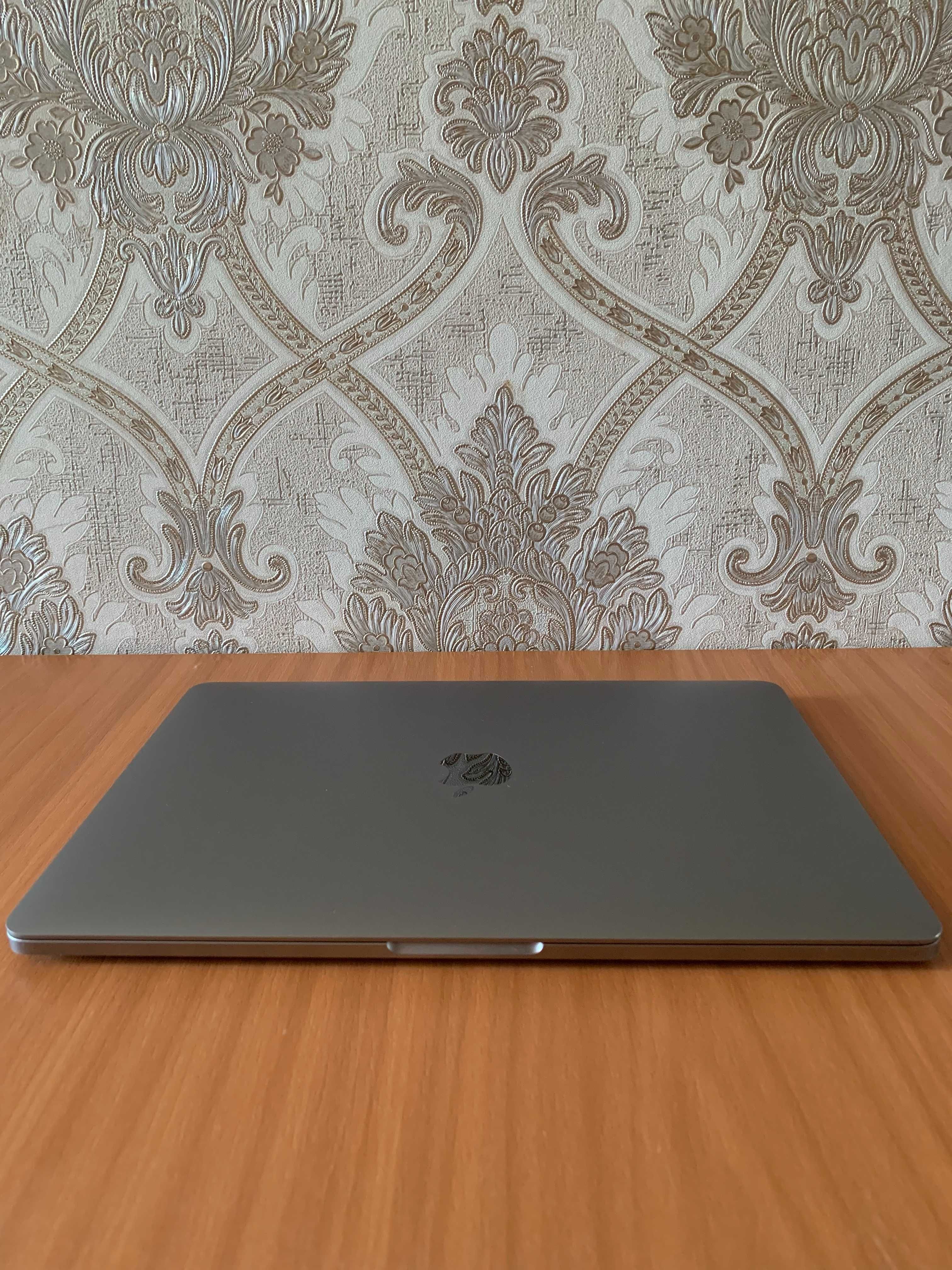 * Macbook Pro 13 core i5 8/256GB
