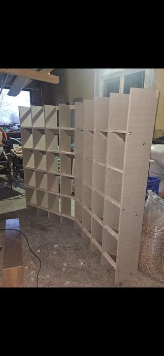 Confecționez diferite obiecte din lemn