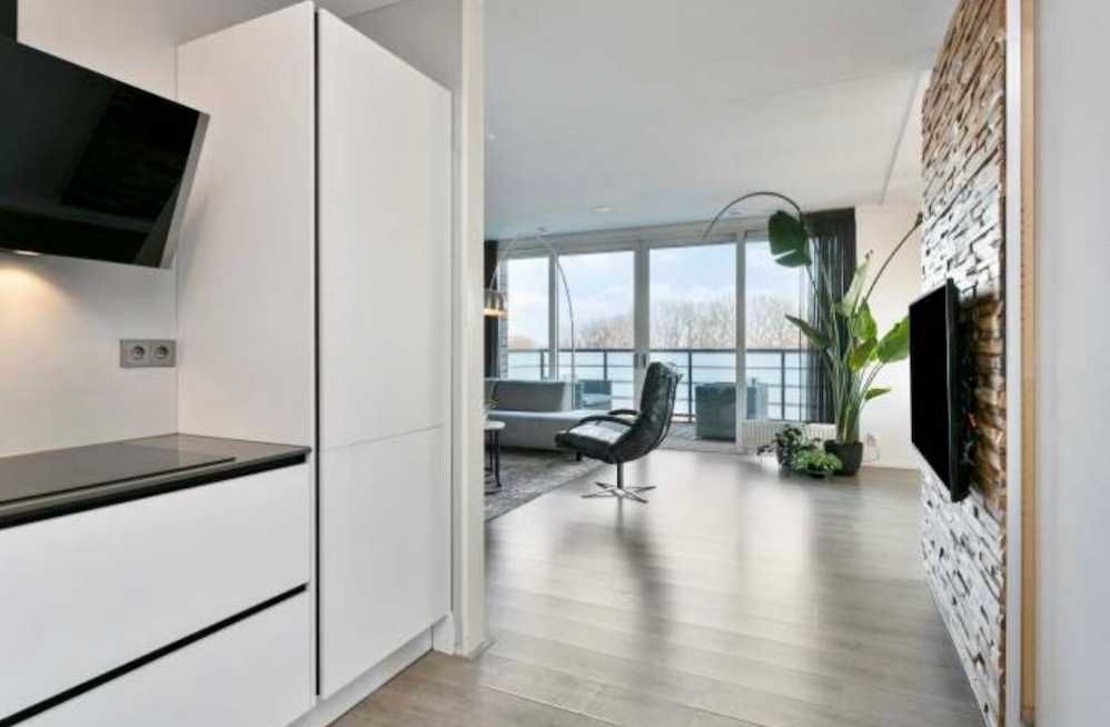 Дава се под наем Двустаен апартамент в София, Център - 62 кв.м за 510 € - Снимка #1