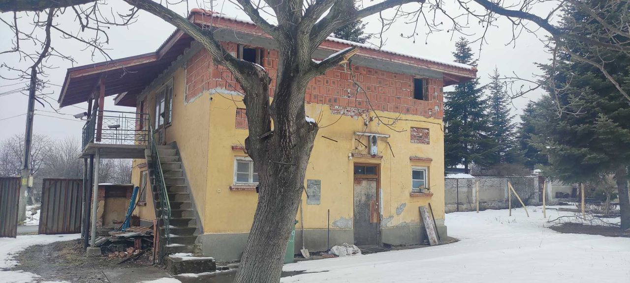 Продава се Къща в Клисура - 180 кв.м за 389 €/кв.м - Снимка #2