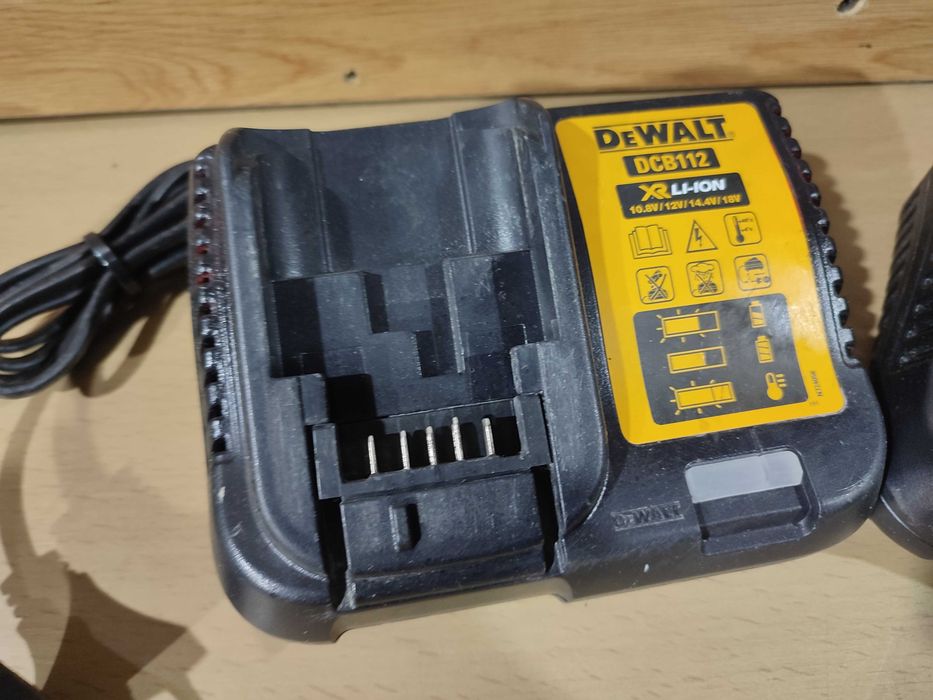 DeWalt DCB112 charger incarcator sursa baterie 10.8V 12V 14.4V 18V 2A