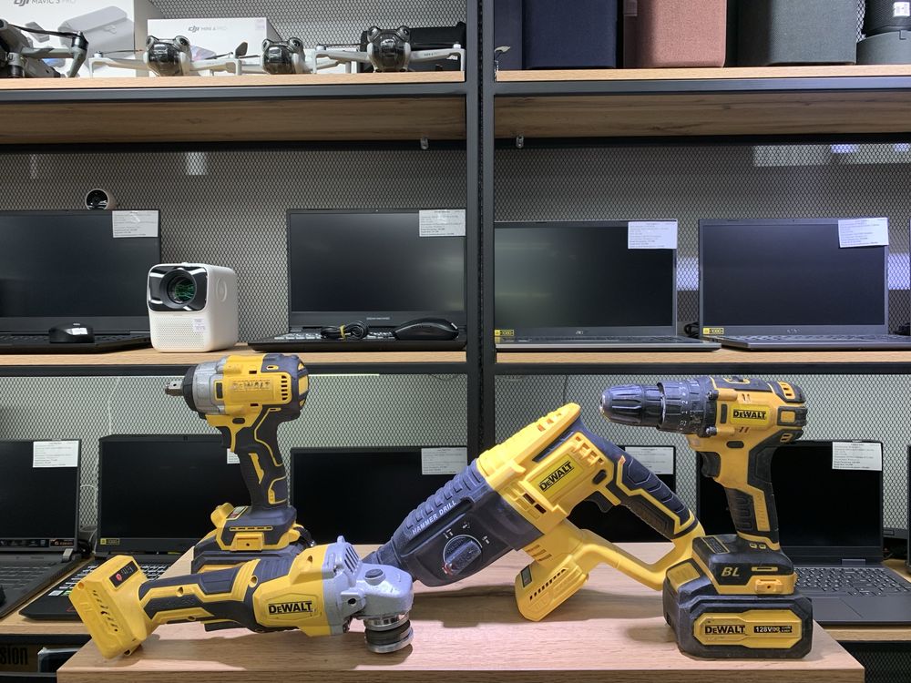 Набор Электроинструментов аккумуляторных DeWalt 4в1, с кейсом,10715/А1