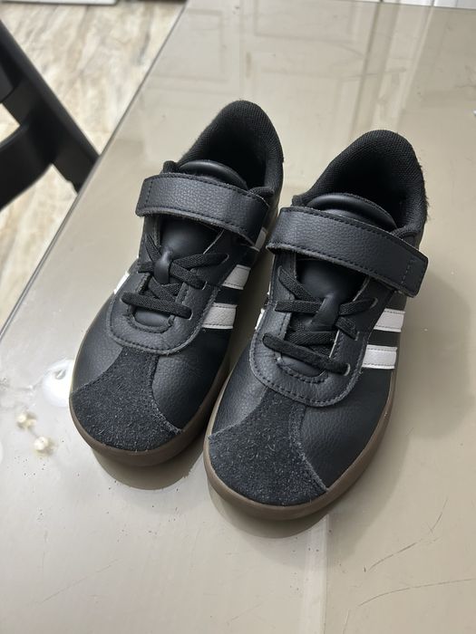 Adidasi adidas court 31 baiat