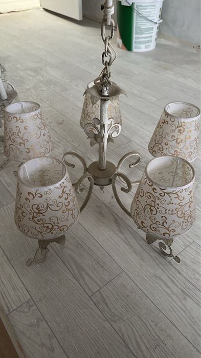 Люстра в хорошем состоянии