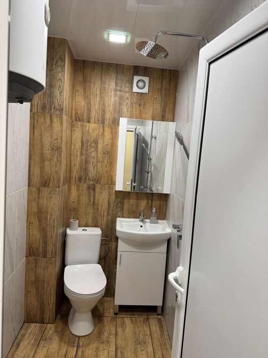 Дава се под наем Тристаен апартамент в Враца, Център - 80 кв.м за 408 € - Снимка #3