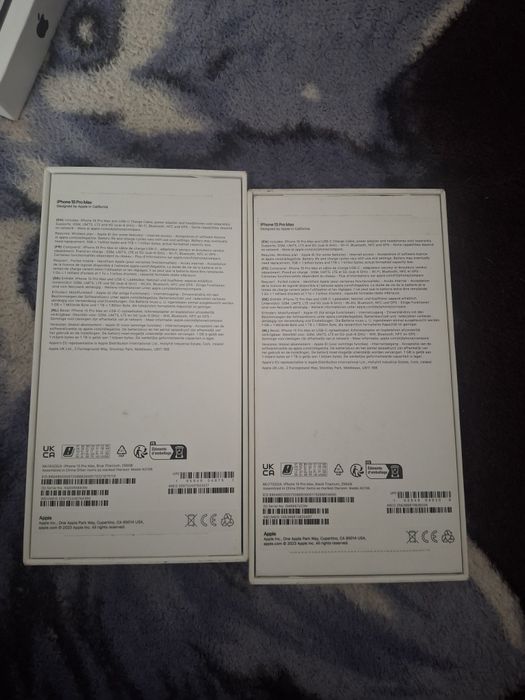 Vând cutii de Iphone