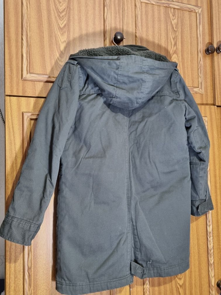 Зимняя куртка (146-152см)