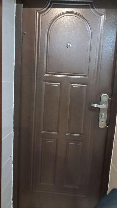 Продам входную дверь