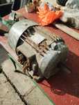 Motor trifazat 4 kw- 400lei cu condensatori de pornire la 220v