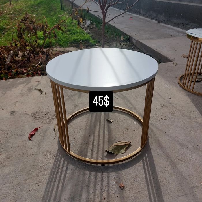 Jurnalniy stol (jurnal, kofe, chaq chuq, gullar, va,x)