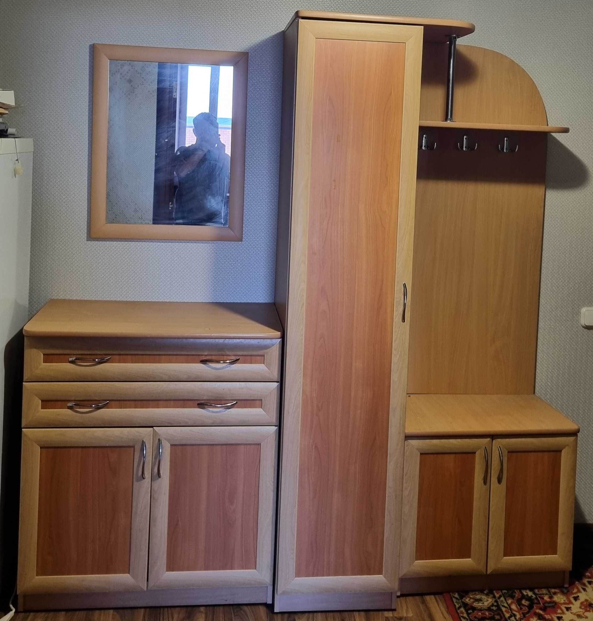 Продам прихожую/
