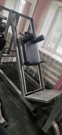 Профессиональный тренажёр гак машинафирмы Vasil-Gym