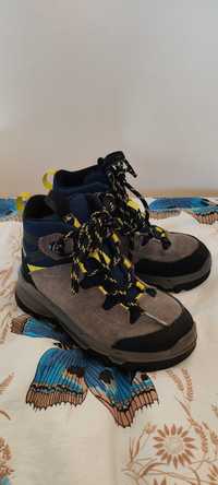 Туристически обувки Quechua 28