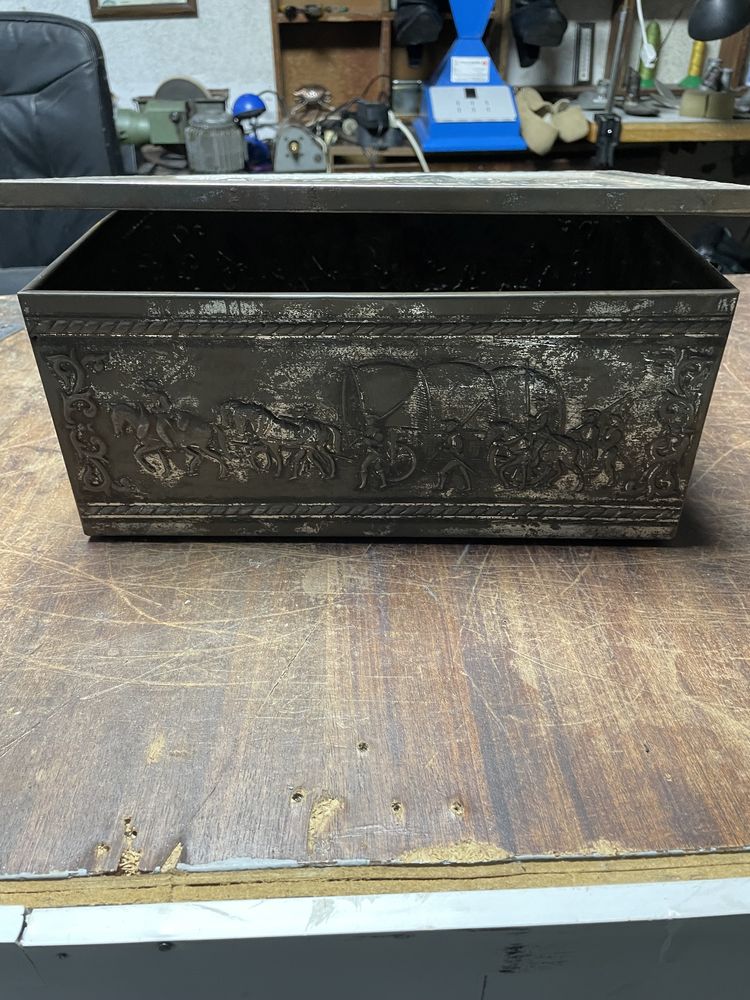 Стара желязна кутия