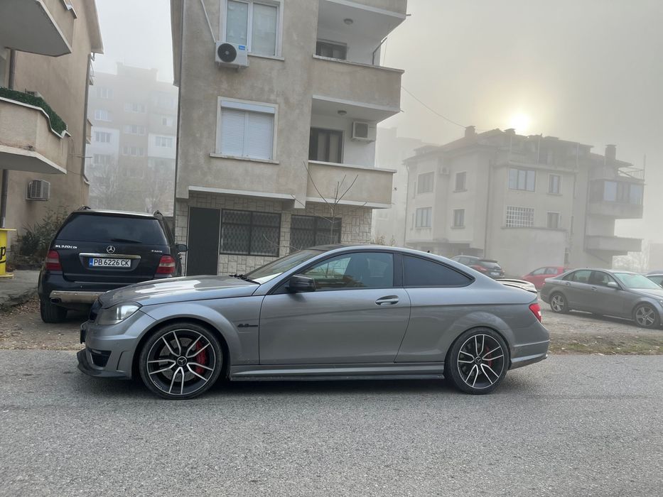 Mercedes Benz c63 AMG