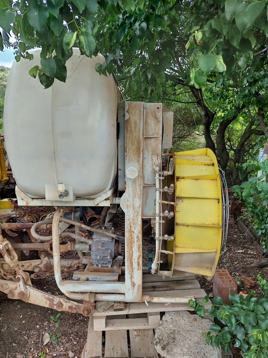 Верижен трактор Болгар без кабина