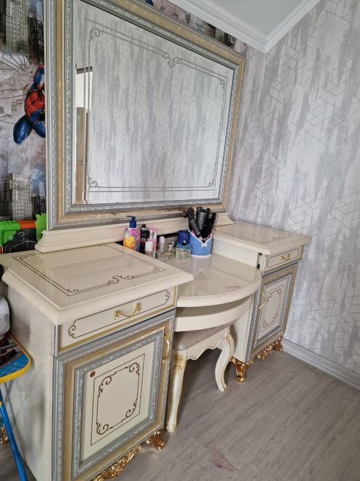 Продам спальный гарнитур