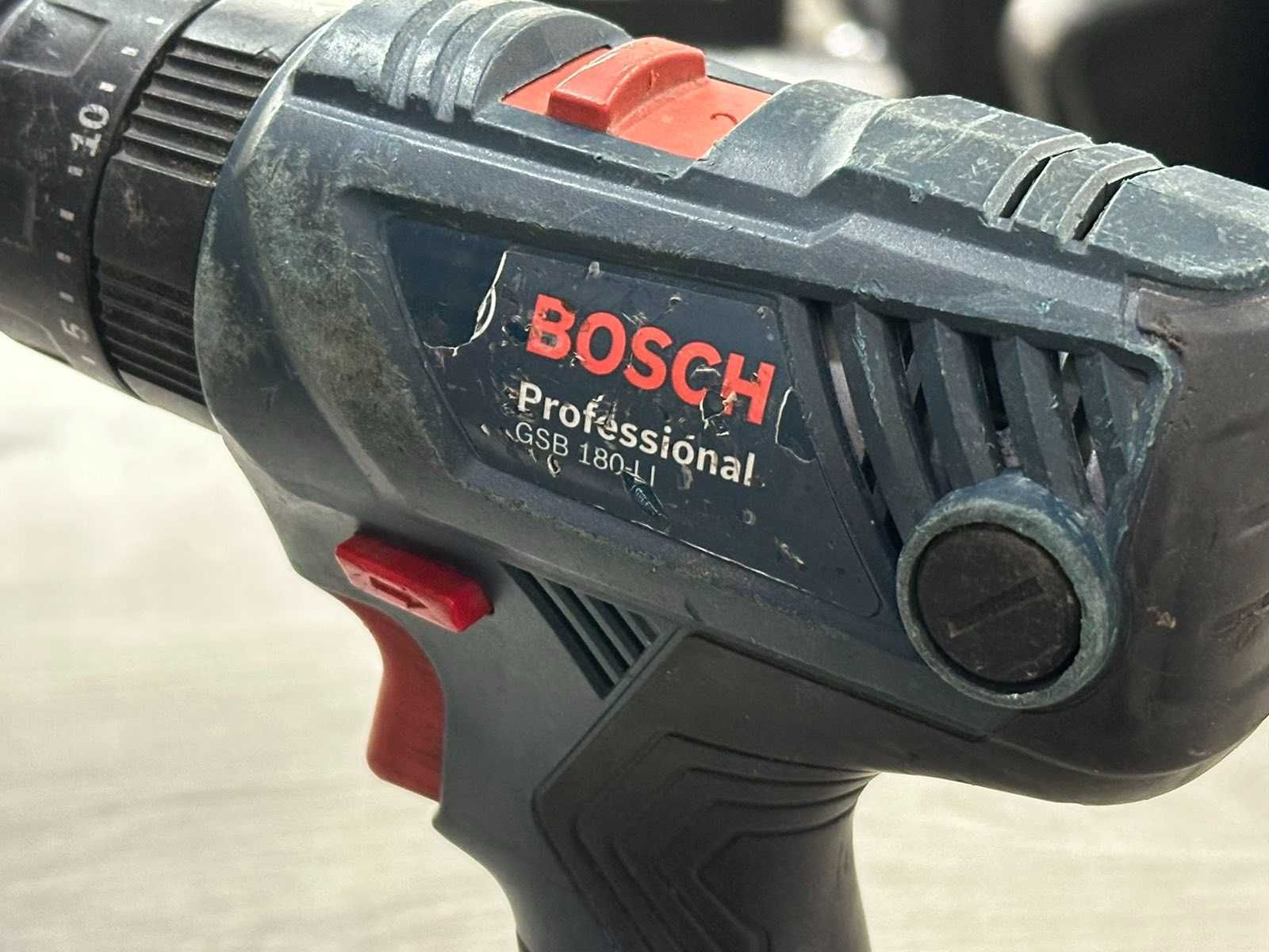 Акумулаторен винтоверт Bosch GSB 180-LI Professional с 2 батерии