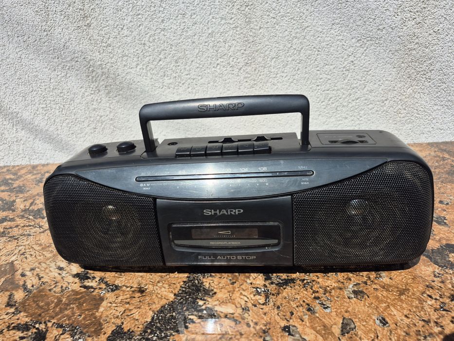 Radio Casetofon marca Sharp model QT-270H(BK)