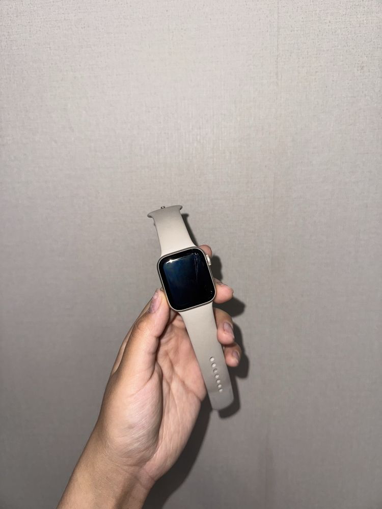 Apple watch SE в идеальном состоянии