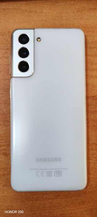 Продам Самсунг s21 в белом цвете, 128гб, оперативка 128гб