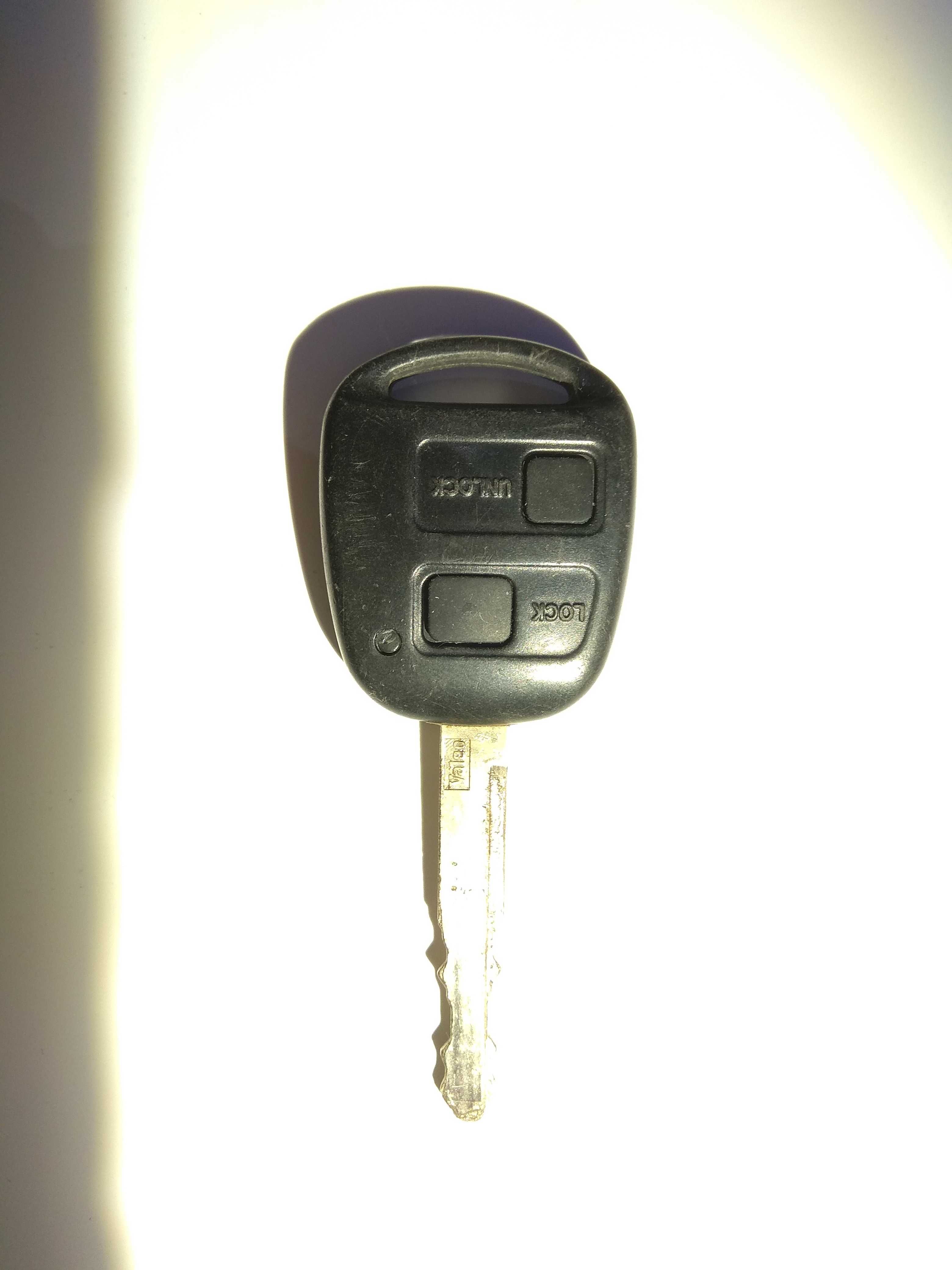 ключ за Toyota Тойота Corolla, Yaris, Avensis 1998+ CE0165