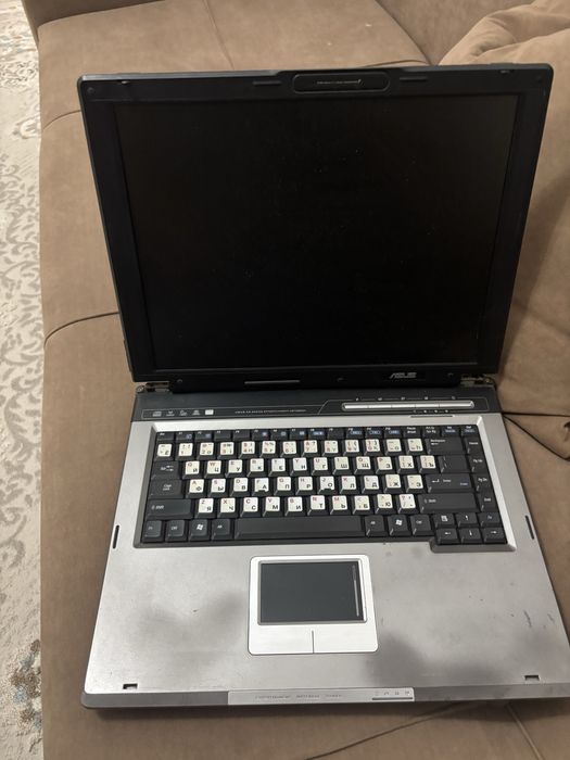 Продам ноутбук на запчасти