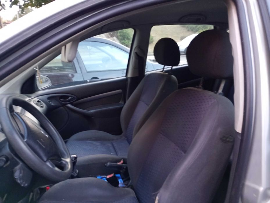 Vând Ford focus benzină