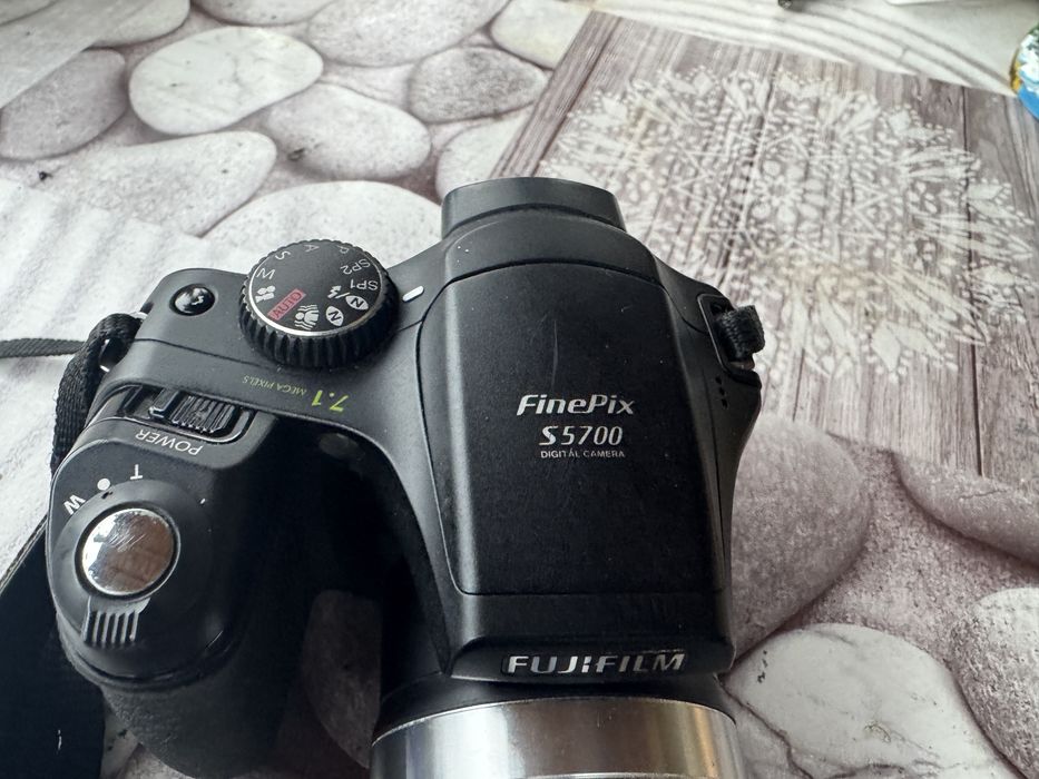 Aparat foto digital Fujifilm FinePix S5700