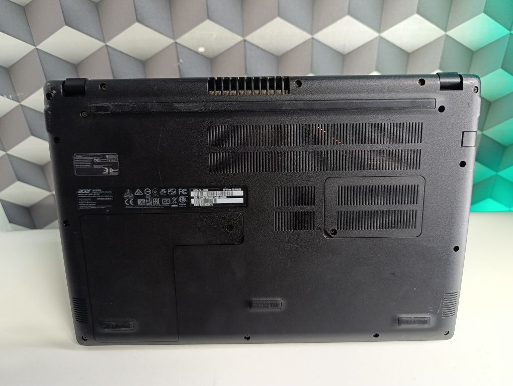 Laptop Acer aspire 3 procesor i3 6000 ca nou