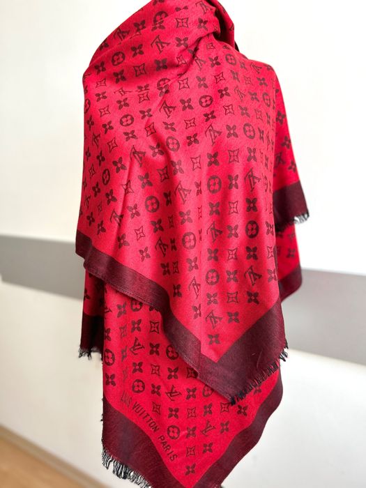 Красив шармантен шал Louis Vuitton