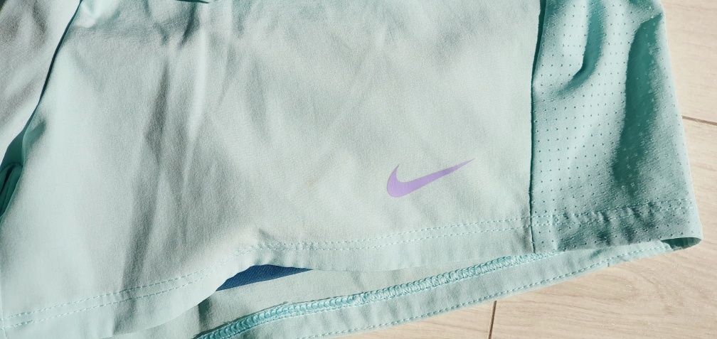Pantaloni scurti Nike, masura S