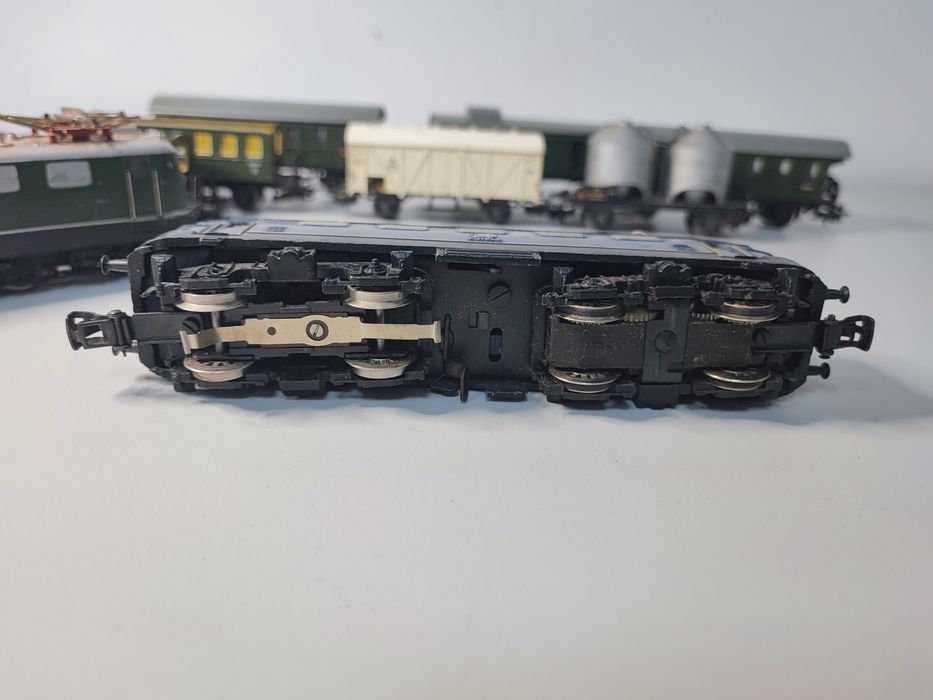 Locomotive trenulet Marklin E41024 vagoane